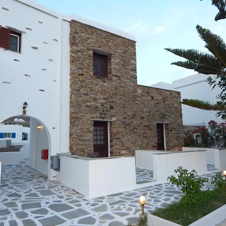 Nisiotiko House In Tinos Near The Panzió