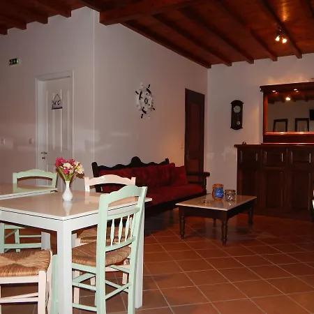 Nisiotiko House In Tinos Near The Panzió