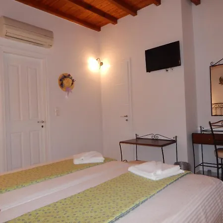 Nisiotiko House In Tinos Near The Panzió 4*