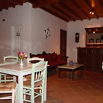 Nisiotiko House In Tinos Near The Bed & Breakfast