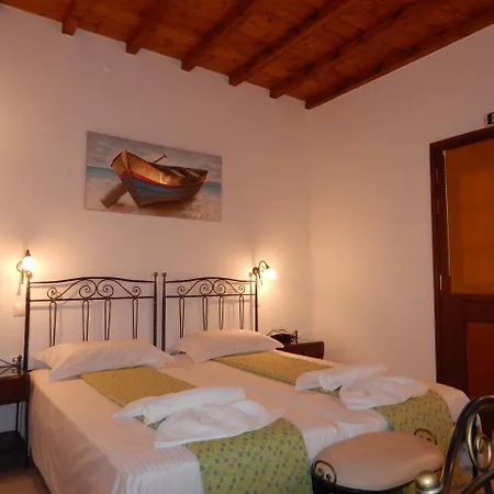 Nisiotiko House In Tinos Near The 3*
